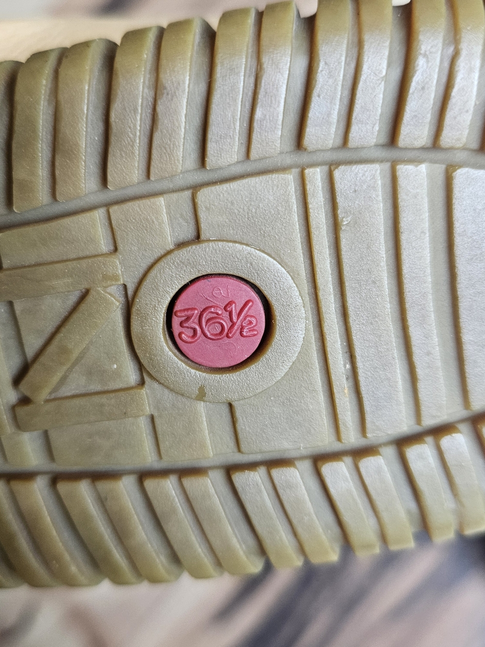 Kenzo Beige Cutout Leather Ballet Flats - Picture 5 of 5